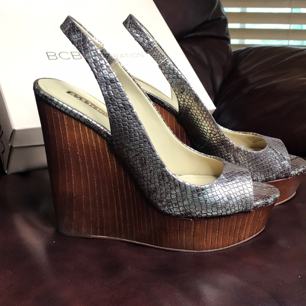 BCBG Wedge Platform - Picture 2 of 7